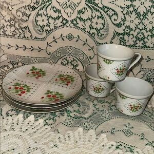 ENESCO SWISS STRAWBERRY DOT MATCHING SNACK PLATES & CUPS